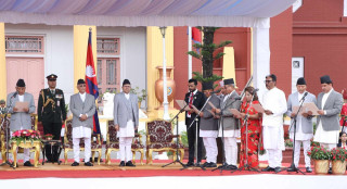 नवनियुक्त प्रधानमन्त्री ओलीको नेतृत्वमा मन्त्रिपरिषद विस्तारसँगै सपथ ग्रहण 