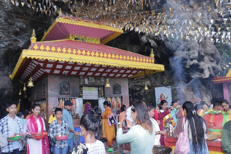 छायाँक्षेत्रमा महाआरती, भक्तजनहरुको आकर्षण बढ्दै
