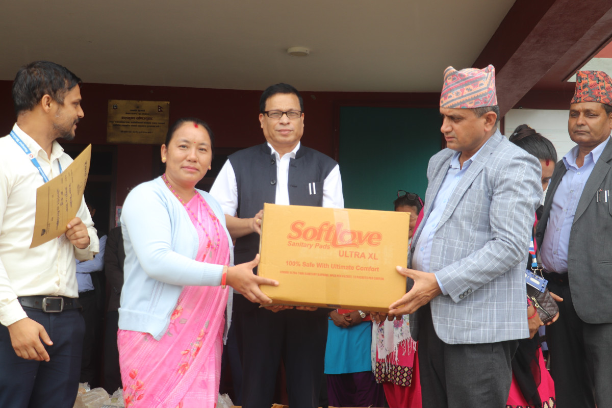 प्रयोग गरिएको सेनिटरी प्याड व्यवस्थापनका लागि मेसिन वितरण