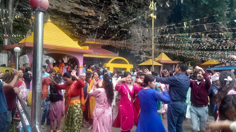 प्रशिद्ध छायाँक्षेत्र मन्दिरमा आज साउनको अन्तिम सोमबार विहानैदेखि भक्तजनहरुको घुईंचो, साँझ महाआरती विशेष हुने