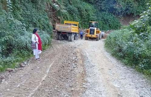 सुरुभयो वालिङ आसपासका ग्रामिण सडक सरसफाई