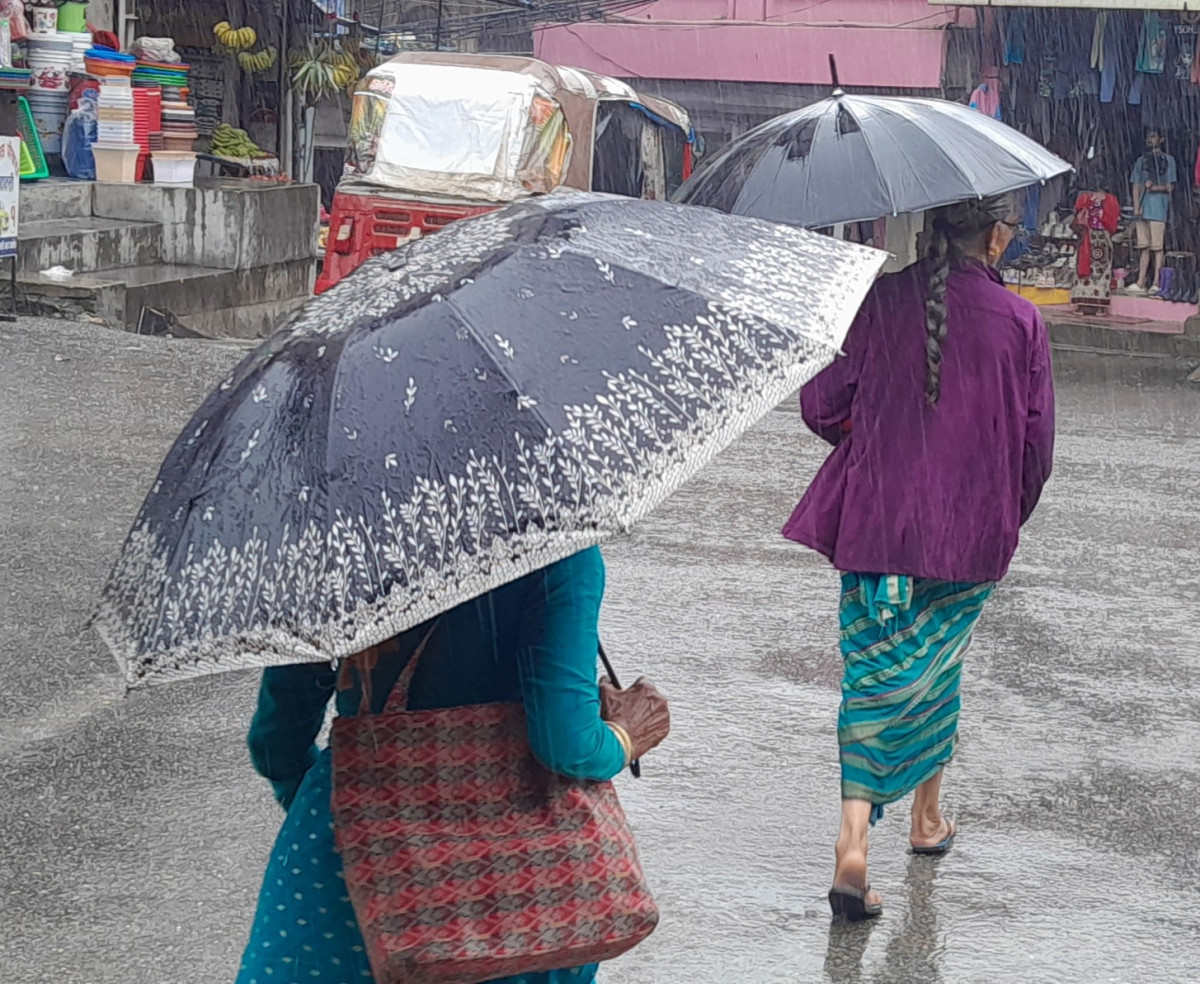 आइतवारसम्म आरीघोप्टे वर्षाको सम्भावना, ५६ जिल्लामा ’रेड अलर्ट’