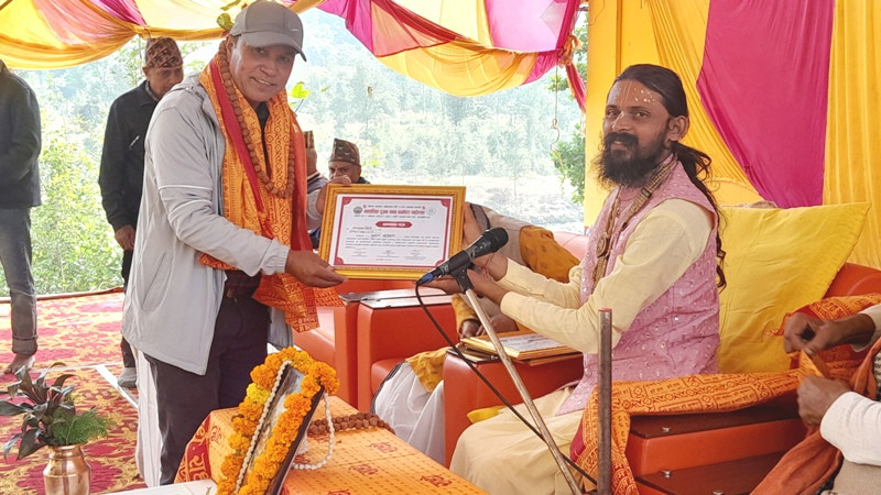 उत्तरवाहिनी गुरुकुलममा पत्रकारलगाएत सहयोगीहरुलाई सम्मान