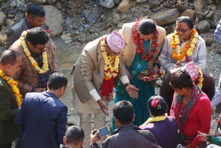 बिरुवाको राक्सेघाटमा मोटरेबल पुल शिलान्यास, समयमा निर्माण सम्पन्न गर्न ठकेदार कम्पनीलाई निर्देशन