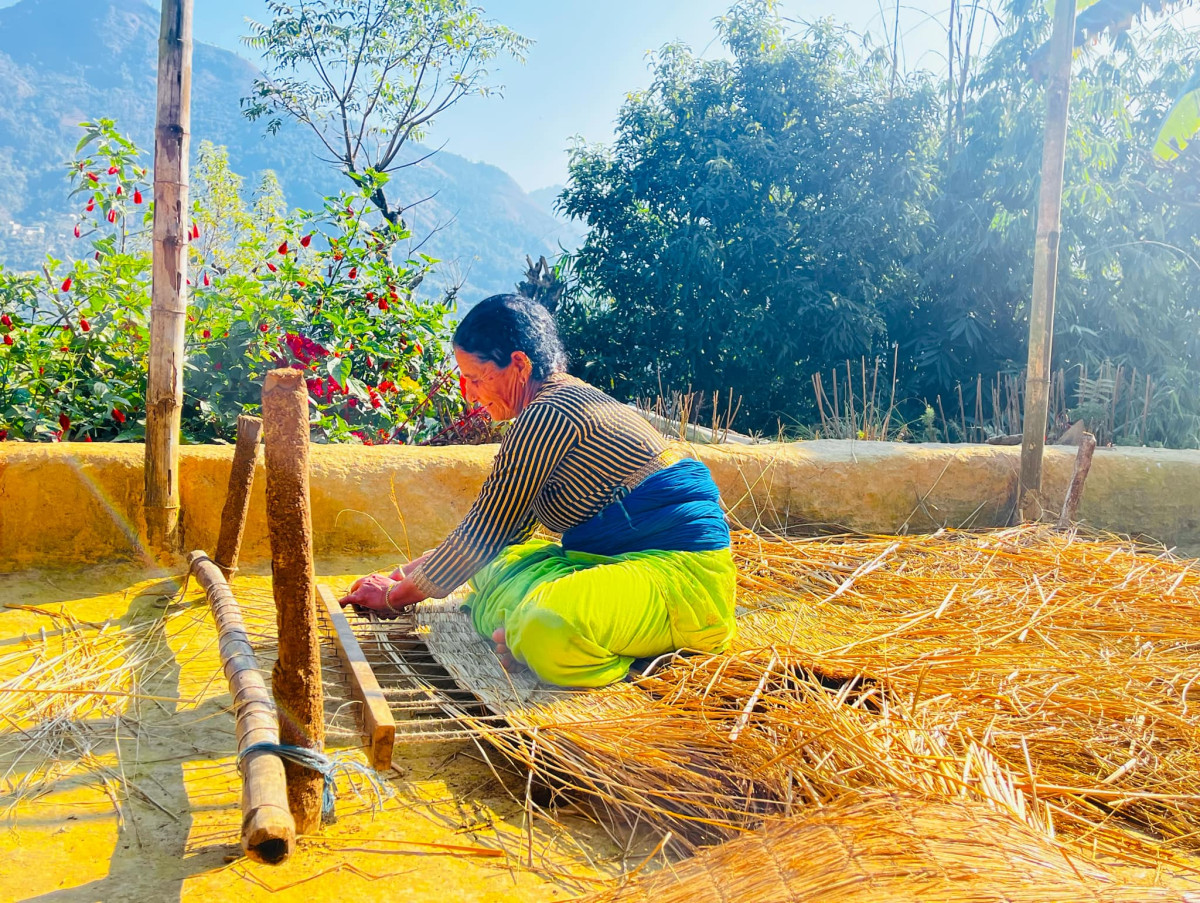 हराउदै परालको गुन्द्री बुन्ने परम्परा