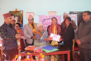 रामपुरमा छात्रवृत्ति एवम् पुस्तक प्रदान