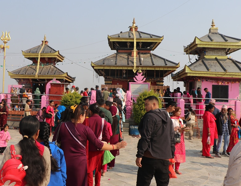 वालिङ नगरीकै आकर्षक गन्तव्य प्रशिद्ध गह्रौंसुरमा भक्तजनहरुको आवागमन बढ्दै