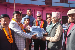 हिमानी ट्रष्टद्वारा विद्यार्थीहरुलाई न्यानो कपडा वितरण