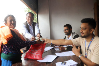 वडा कार्यालयबाट सामाजिक सुरक्षा भत्ता वितरण, सेवाग्राहीलाई राहत