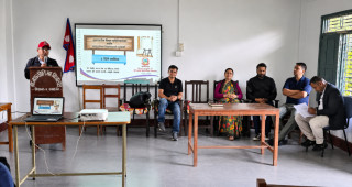 शैक्षिक गुणस्तर  स्तरवृद्धीका लागि बिरुवाले स्मार्टबोर्ड जडान गर्दै
