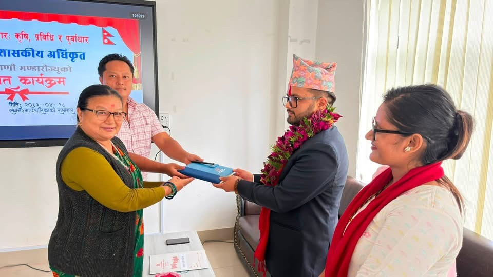 पैयूँमा नयाँ प्रमुख प्रशासकीय अधिकृत भण्डारीको भव्य स्वागत